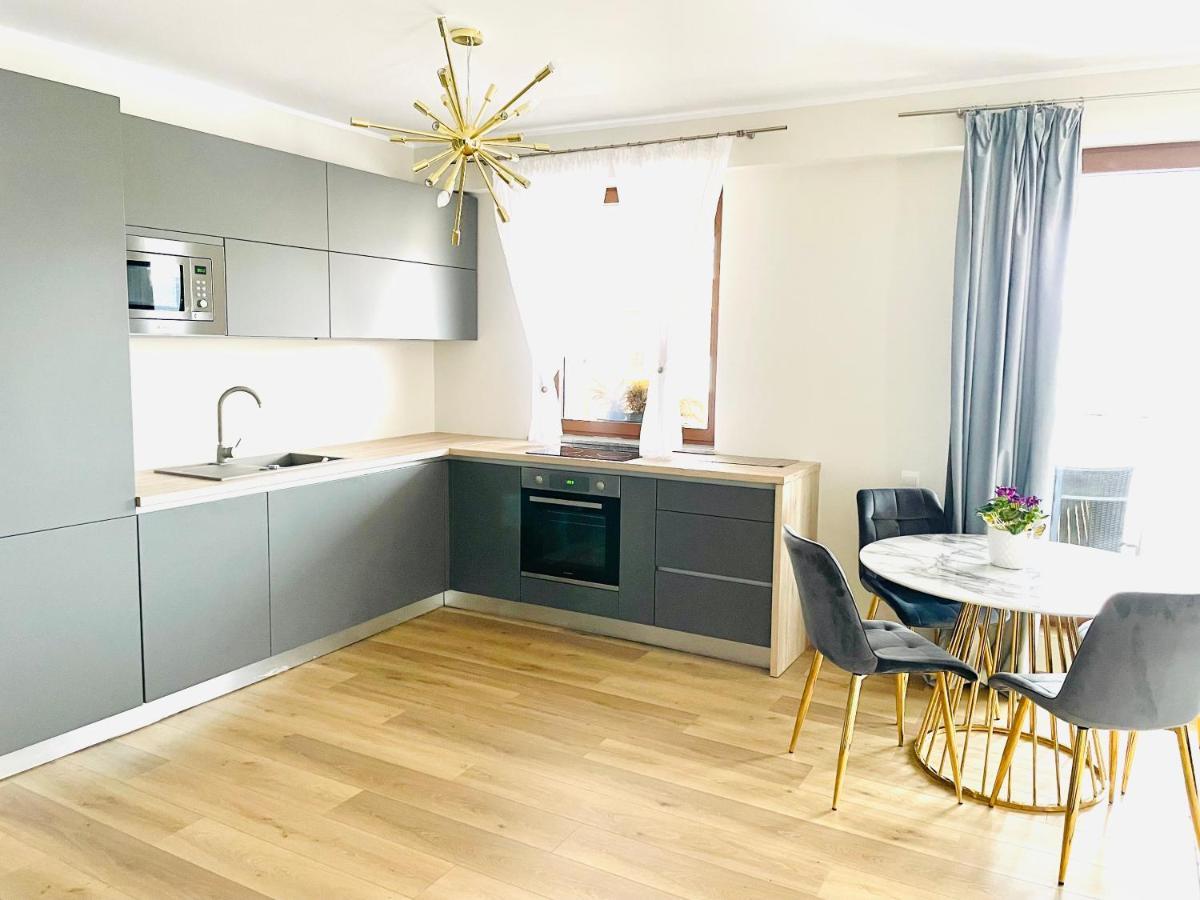 Londof Luxury Apartments - With A Panoramic View Over The City Brasov Exterior photo